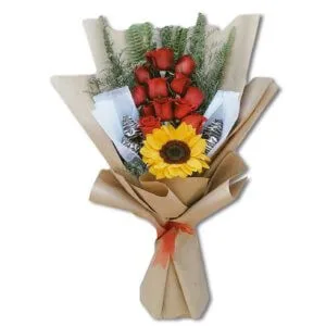 12 Rosas + Frutillas bañadas en chocolate