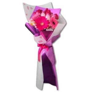 8 Rosas, Gerberas, Astromelias