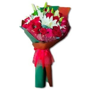 24 rosas, lirios y gerberas